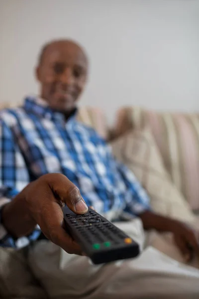 Senior man holding remote control — Stock Photo, Image