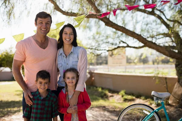 Family enjoying together in the park — Stock Photo, Image