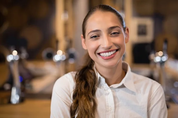 Female bartender standing in bar — Stock Photo, Image