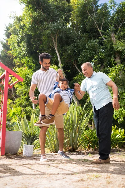 Pai brincalhão e avô com menino — Fotografia de Stock