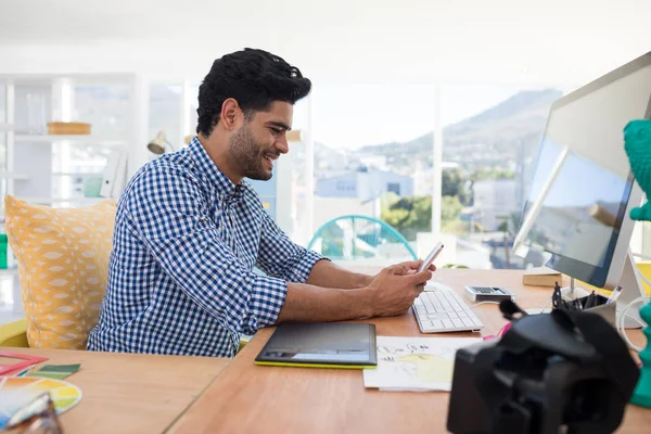 Graphic designer using mobile phone — Stock Photo, Image