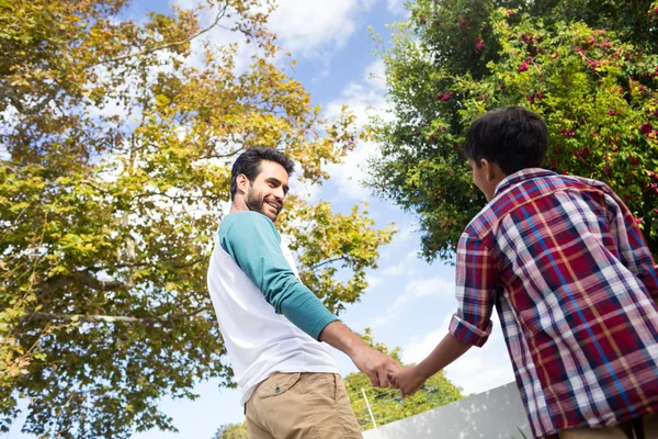 Father and son holding hands — Stock Photo, Image