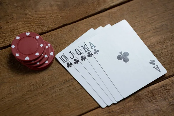 Cartas de jogo e chip de casino — Fotografia de Stock