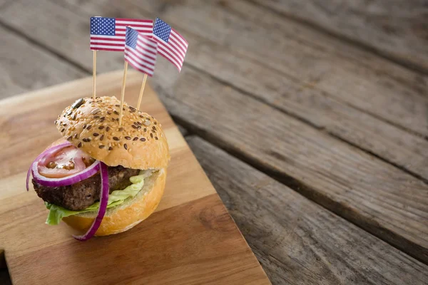 Burger z amerykańską flagę — Zdjęcie stockowe