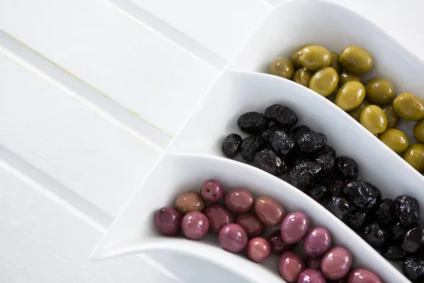 Eingelegte Oliven in Platte — Stockfoto