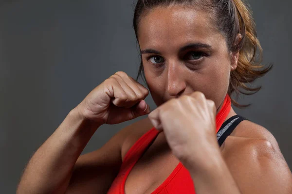 Woman practicing boxing in fitness studio — Stock Photo, Image