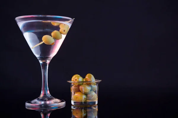 Cocktail martini with olives — Stock Photo, Image