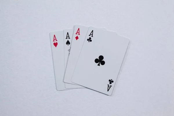 Spielkarten arrangiert — Stockfoto