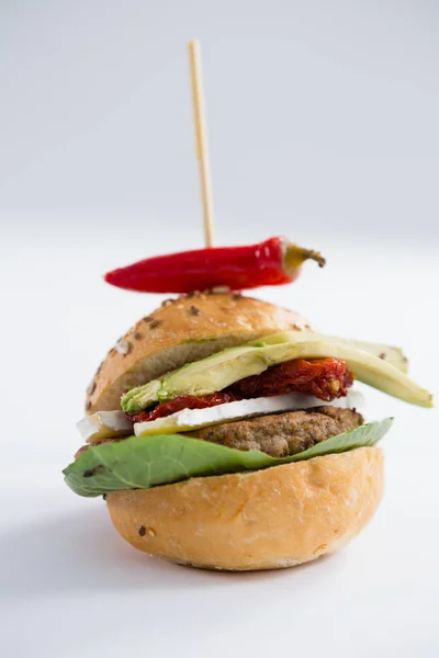 Hambúrguer com pimenta jalapeno — Fotografia de Stock