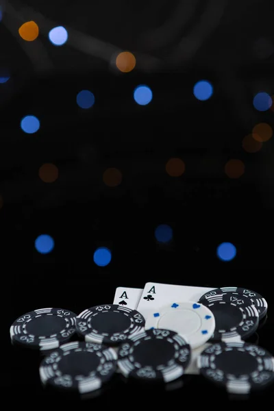 Відтворення карт і фішок казино — стокове фото