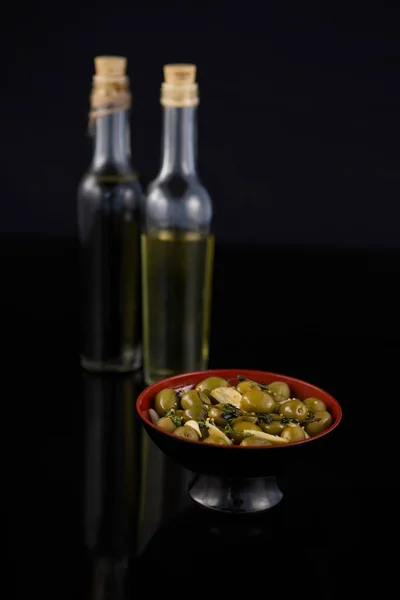 Aceitunas marinadas con aceite de oliva — Foto de Stock