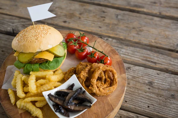 Burger with french fries and vegetables — Stock Photo, Image