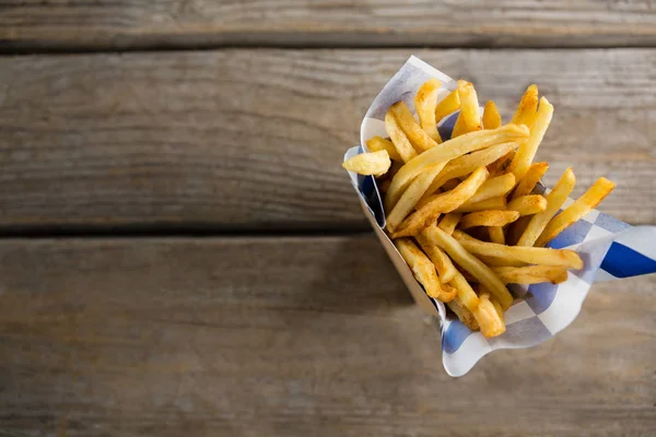 Franse frietjes in papieren zak — Stok fotoğraf