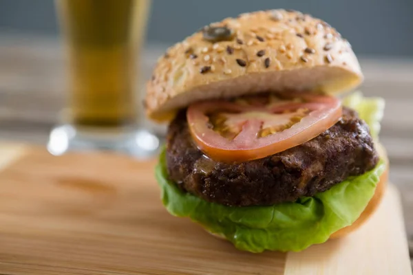 Hamburger sul tagliere — Foto Stock