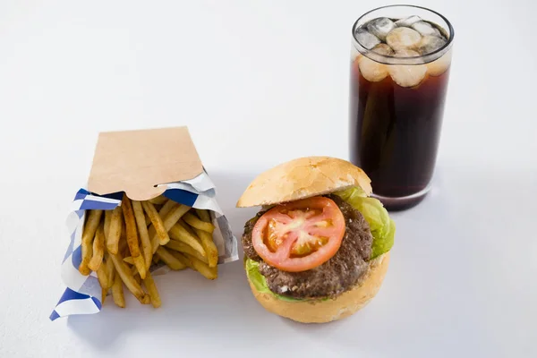 Hamburguesa y papas fritas con bebida — Foto de Stock