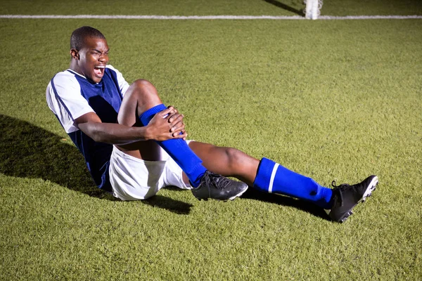 Male soccer player shouting in agony — Stock Photo, Image