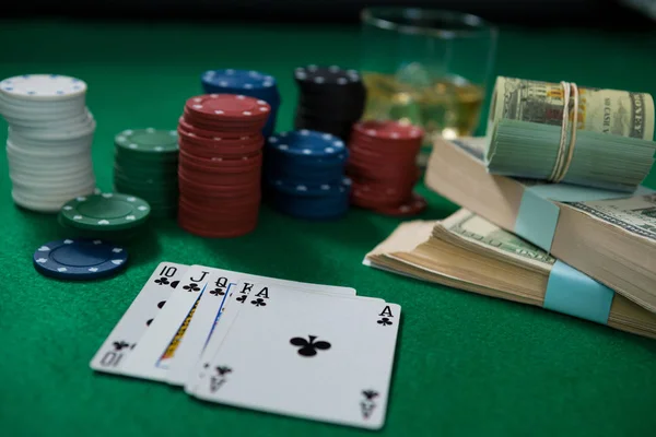 Whisky and money during poker game — Stock Photo, Image