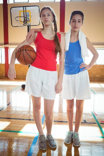 Jogadores de basquete feminino — Fotografia de Stock