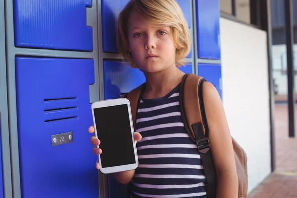 Çocuk holding cep telefonu — Stok fotoğraf