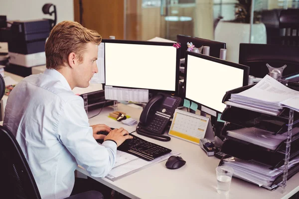 Businessman working on computer at desk — Stock Photo, Image