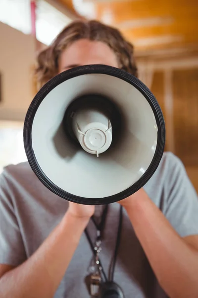 Megaphone innehas av coach — Stockfoto