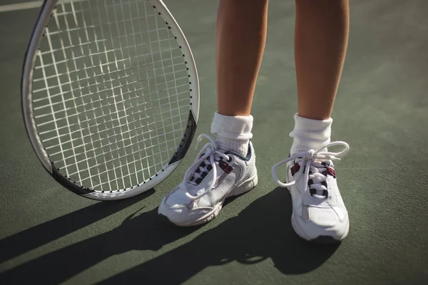 Tenis raketi ile kız — Stok fotoğraf