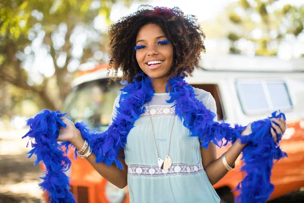 Portrait of smiling young woman with feather fur wearing artificial eyelashes — Stock Photo, Image