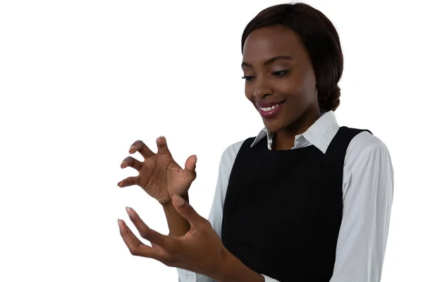 Счастливая деловая женщина жестом — стоковое фото