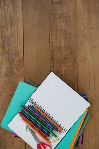 Cadernos escolares lápis sagacidade — Fotografia de Stock