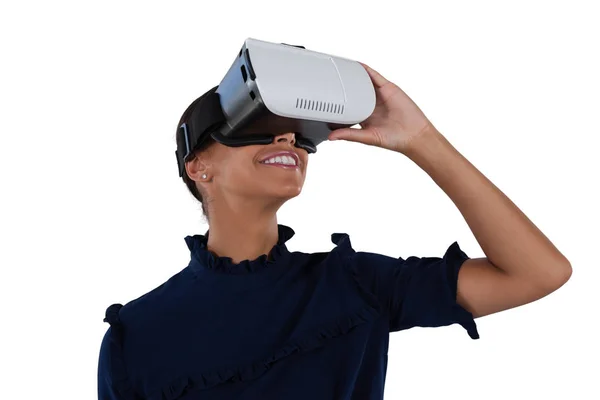 Mulher usando fone de ouvido realidade virtual — Fotografia de Stock