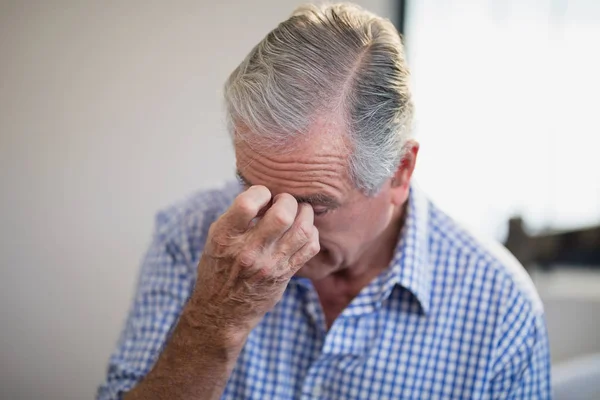 Orolig äldre manlig patient — Stockfoto