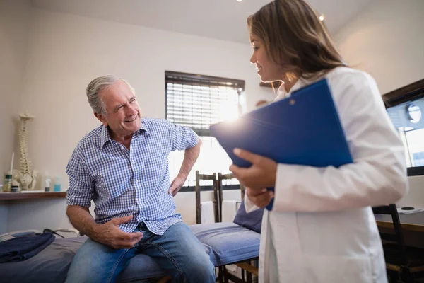 Patient showing back ache to therapist — Stock Photo, Image