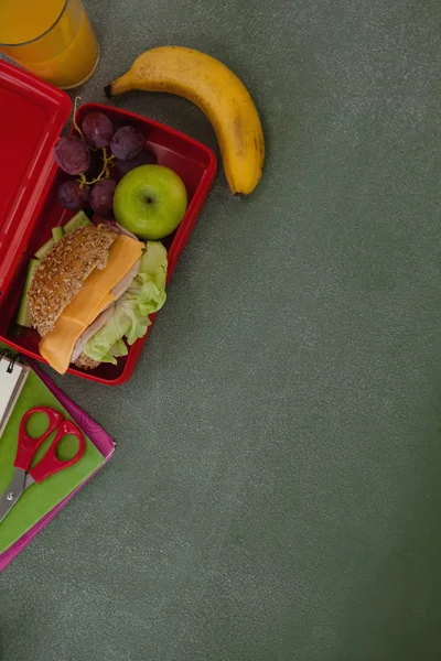 Okul malzemeleri ve beslenme çantası — Stok fotoğraf
