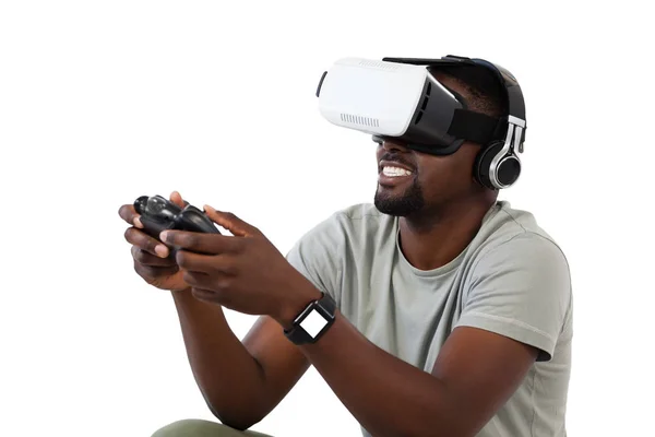 Hombre usando auriculares de realidad virtual —  Fotos de Stock