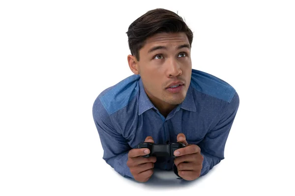 Joven hombre de negocios jugando videojuego — Foto de Stock