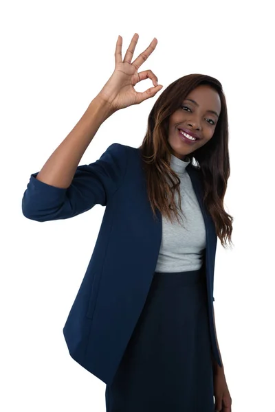 Businesswoman pokazując ok znak — Zdjęcie stockowe