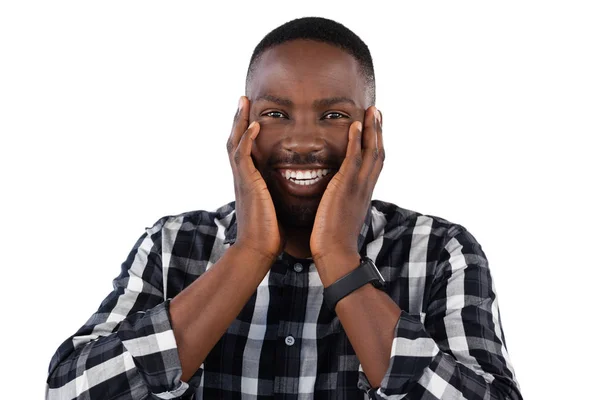 Hombre feliz de pie con la cara en las manos — Foto de Stock