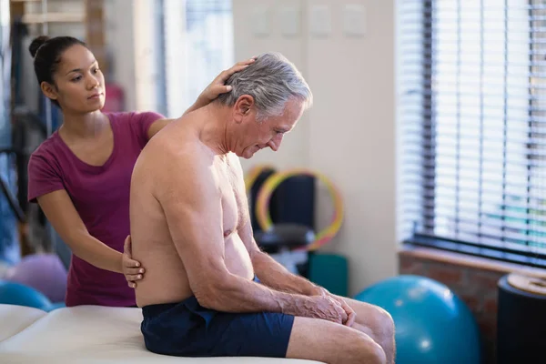 Therapist giving back massage to patient — Stock Photo, Image