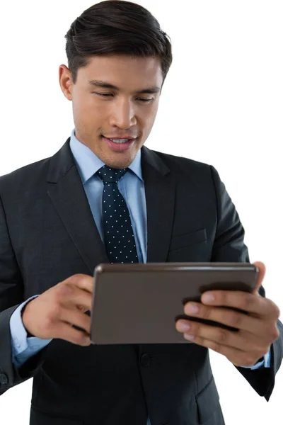 Empresário sorrindo usando tablet — Fotografia de Stock