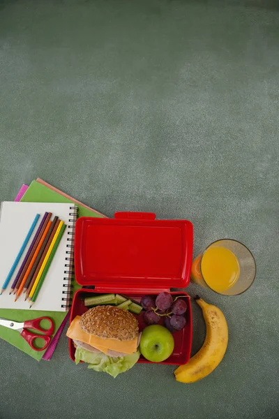 Szkoła dostaw i pudełko na lunch — Zdjęcie stockowe