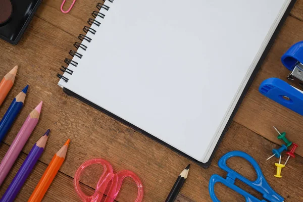 Verschillende schoolbenodigdheden — Stockfoto