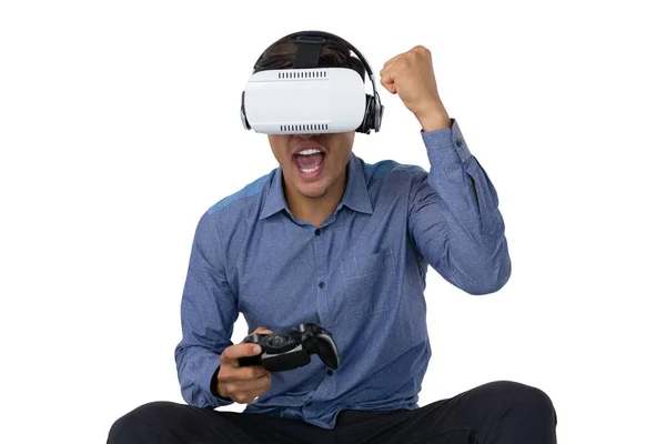 Affärsman med VR-glasögon — Stockfoto