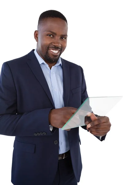 Affärsman med glas digital tablett — Stockfoto