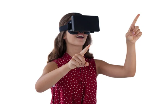 Menina adolescente usando fone de ouvido realidade virtual — Fotografia de Stock