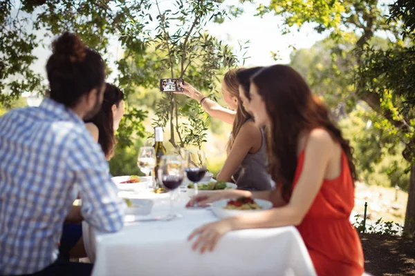 Group of friends clicking a selfie — Stock Photo, Image