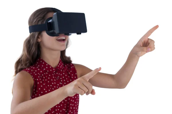 Εφηβικό κορίτσι που χρησιμοποιούν σετ κεφαλής εικονικής πραγματικότητας — Φωτογραφία Αρχείου