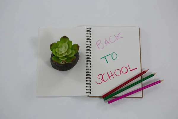 Voltar ao texto da escola escrito em espiral livro — Fotografia de Stock