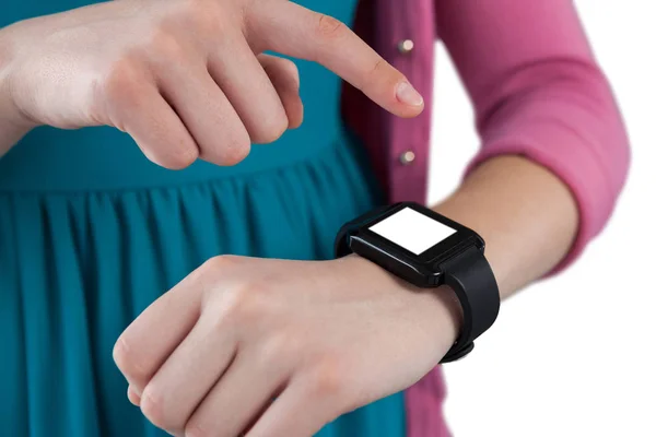 Tiener meisje met smartwatch — Stockfoto