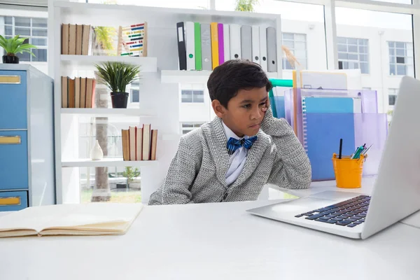 Businessman looking at laptop computer — Stock Photo, Image