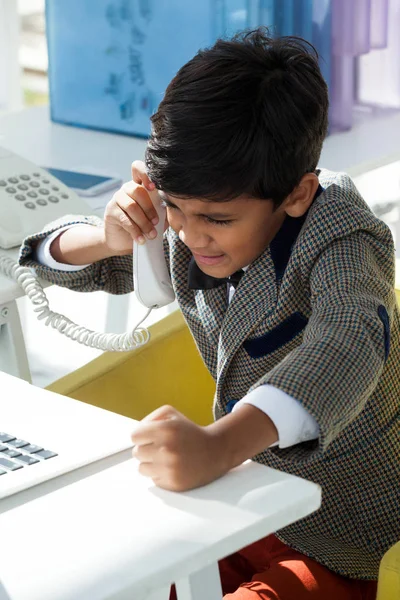 Zakenman praten over teelphone — Stockfoto